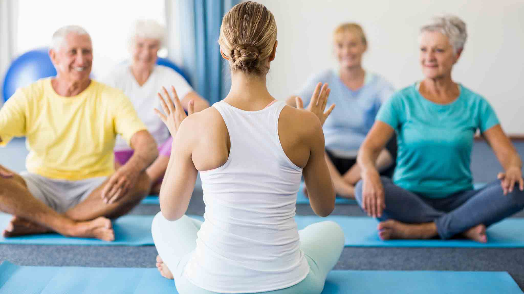 یوگا برای سالمندان|مرکز پارسیان مهرپرور