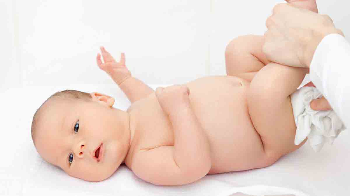 دلیل گریه نوزاد هنگام تعویض پوشک | مرکز خدمات پرستاری پارسیان مهرپرور