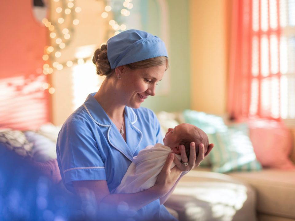 پرستار نوزاد در منزل