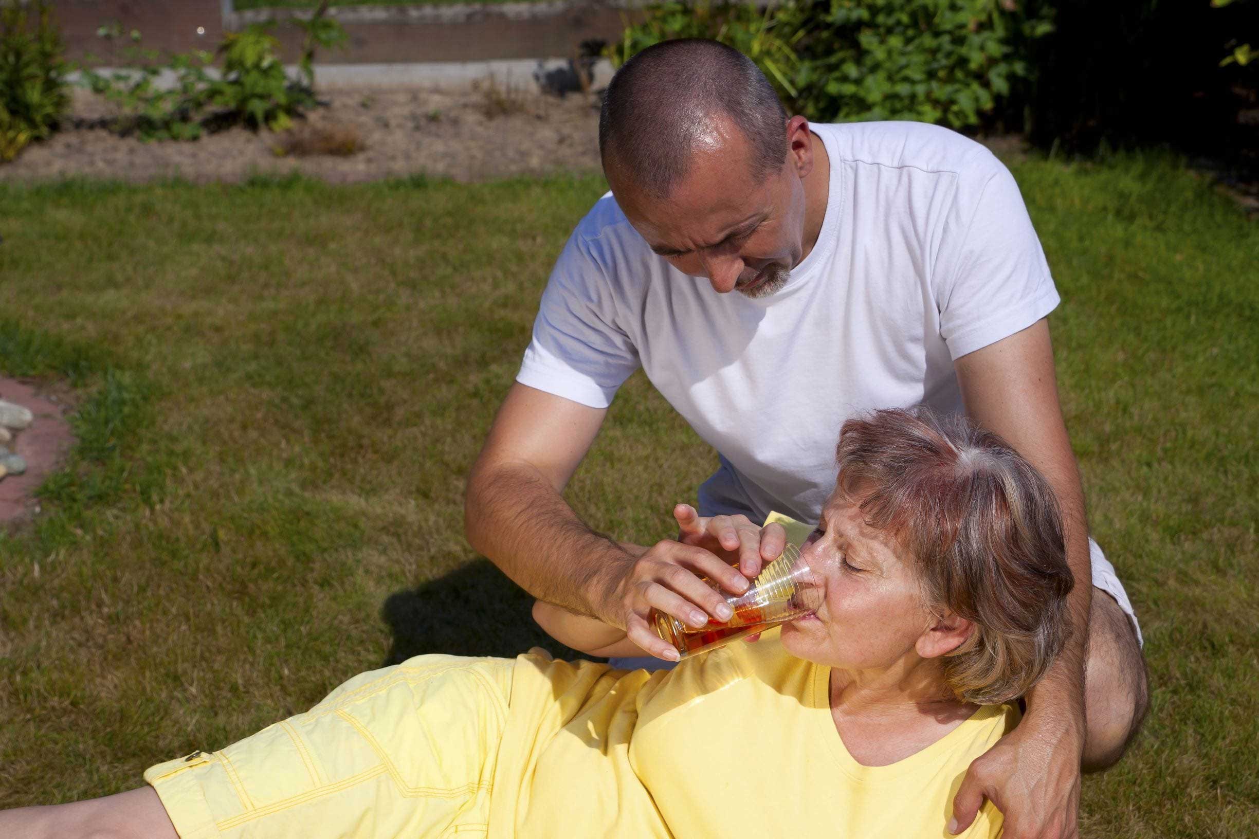 درمان سریع گرمازدگی | گرمازدگی در سالمندان | مرکز خدمات پرستاری پارسیان مهرپرور