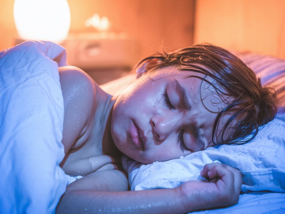 عرق کردن شبانه کودک | مرکز پارسیان مهرپرور