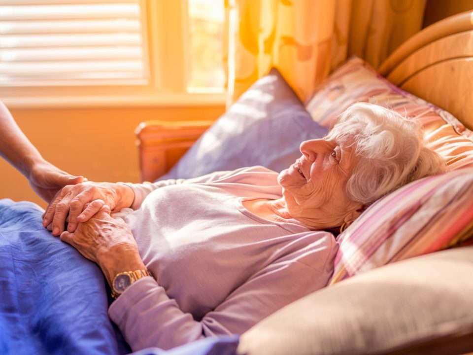 مراقبت از بیماران بستری در منزل
