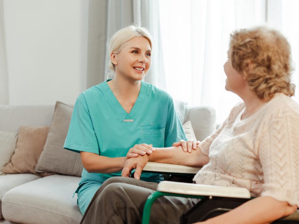 پرستار روزانه سالمند