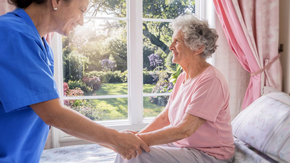 مراقبت از سالمندان بستری در منزل